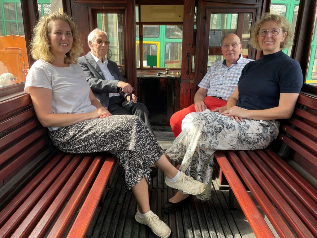 In der Strassenbahn 1024x768